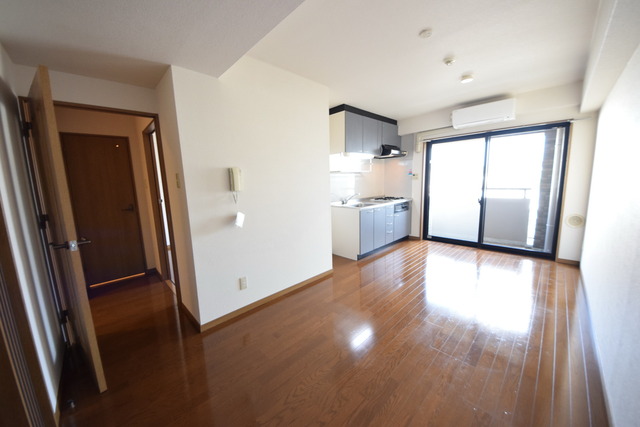 居室・リビング　★大きな窓が、リビングを明るくしてくれます★