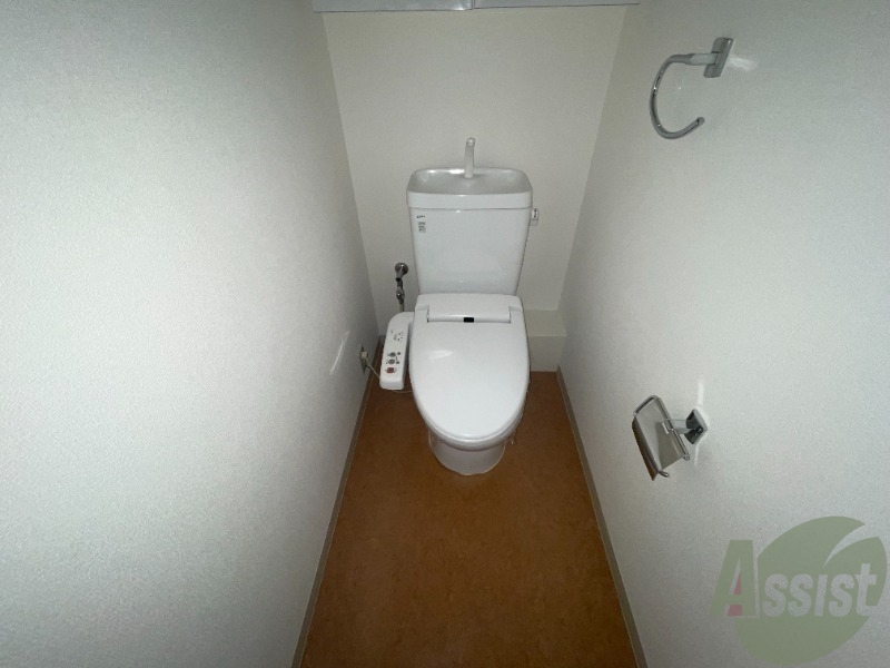トイレ　人気のウォシュレット機能付きですよー。快適に生活できます。