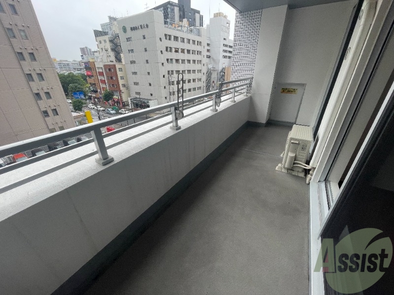 バルコニー　広々したバルコニーです。洗濯物なども干せますよ。