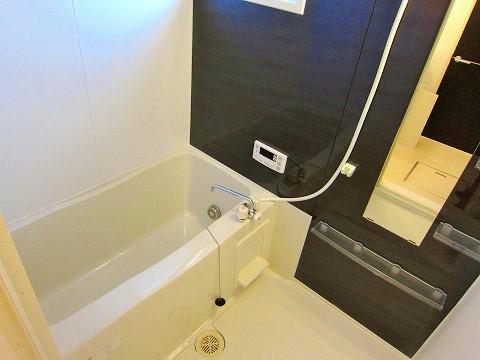 バス・シャワールーム　室内写真は別部屋の写真です。