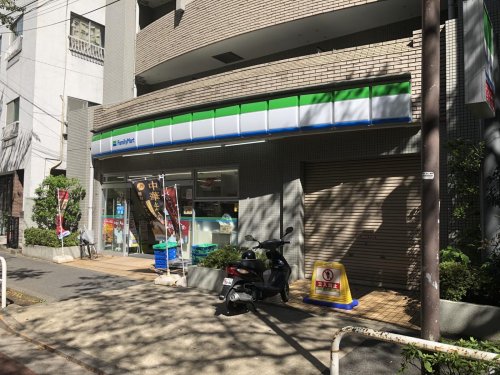 コンビニ　ファミリーマート 板橋駅桜通り店（コンビニ）まで480m