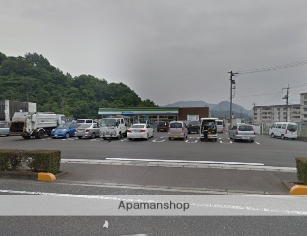 コンビニ　ファミリーマート（コンビニ）まで641m