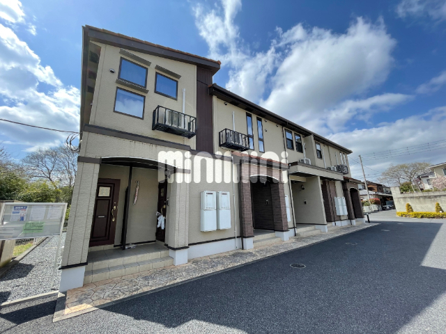 建物外観　おしゃれな色合いですね。