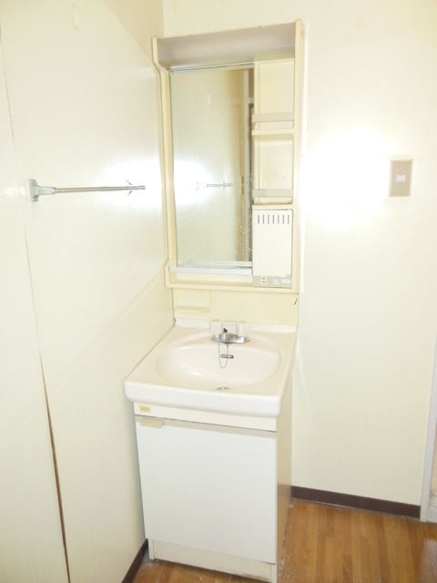 洗面設備　★朝の支度に便利な独立洗面台です★