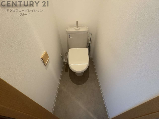 トイレ　温水洗浄便座機能付きのトイレです♪