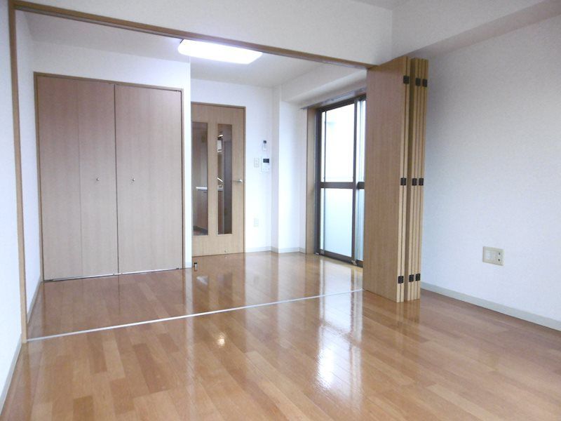 居室・リビング　■エアコン■24時間換気システム■ダウンライト■２面採光