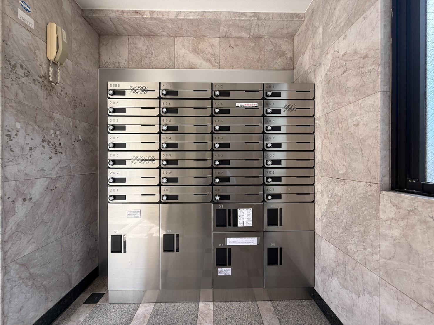 その他　宅配ボックスを完備しています