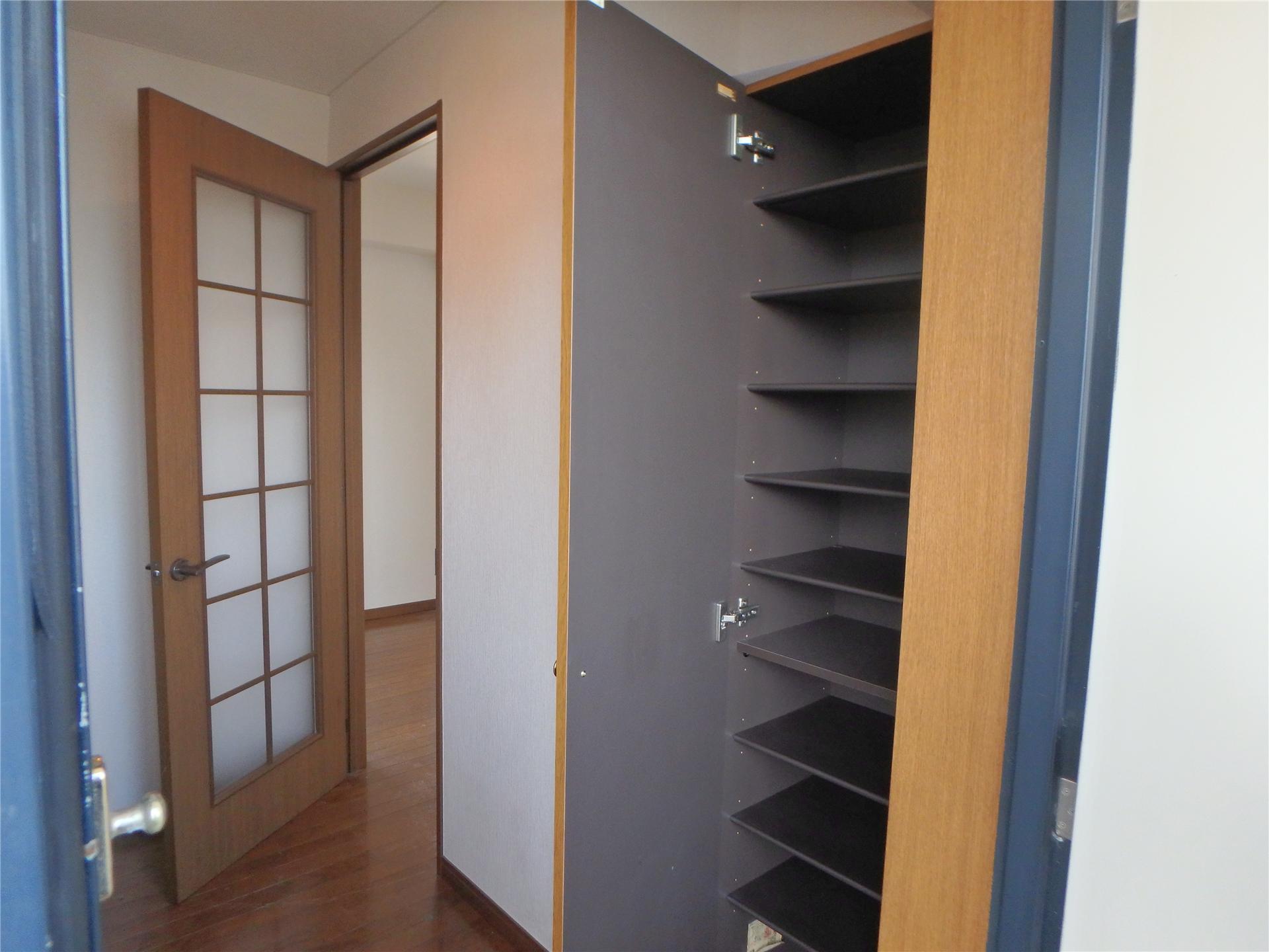 玄関　シューズボックス付きの玄関です