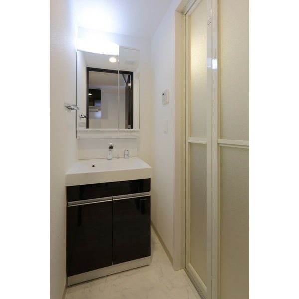 洗面設備　同型シリーズの為現況優先致します