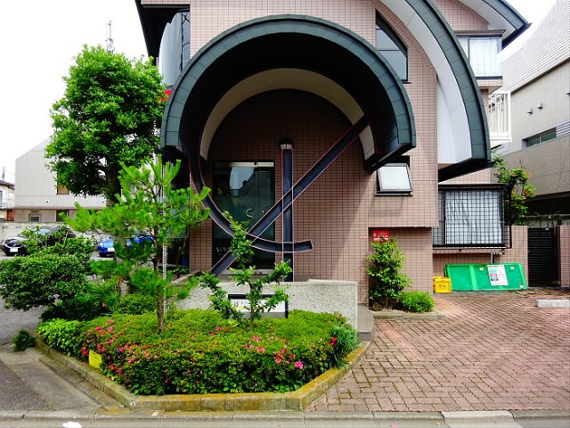 エントランス　落ち着いたエントランスです