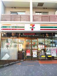 コンビニ　セブンイレブン新宿百人町2丁目店（コンビニ）まで4m