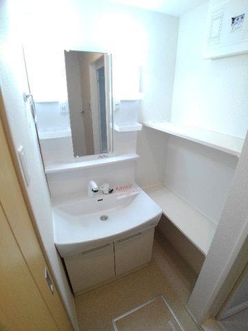 洗面設備　使いやすい洗面所です