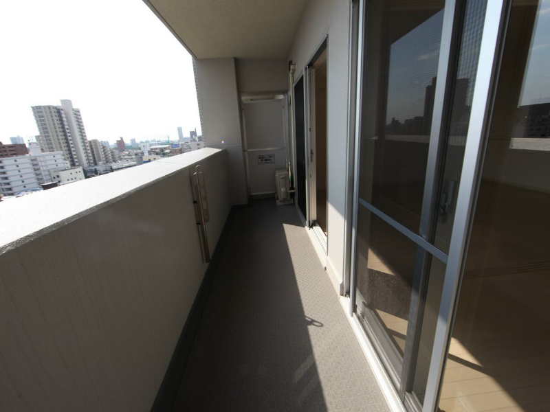 バルコニー　南向きバルコニー　洗濯物が干せます