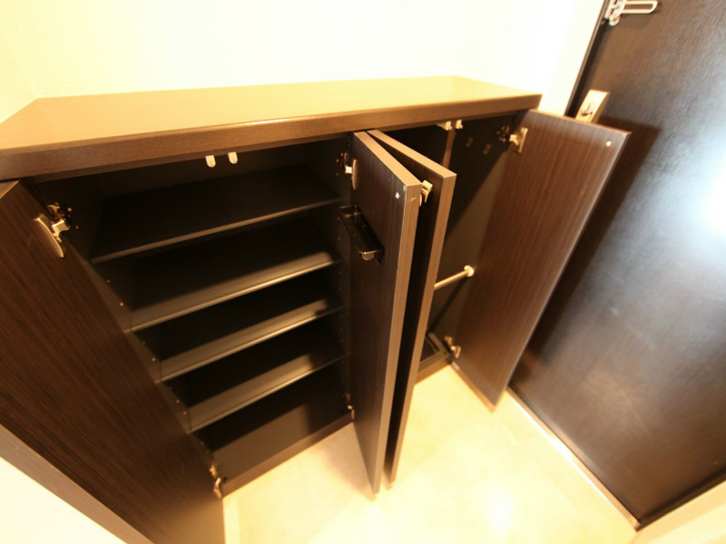 玄関　玄関　シューズボックス付