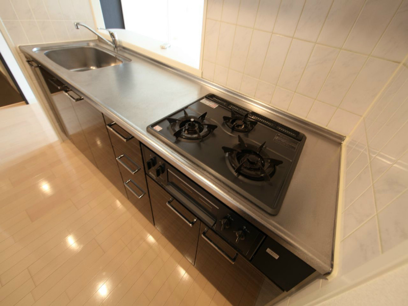 キッチン　システムキッチン（ガス3口・グリル付）カウンターキッチン