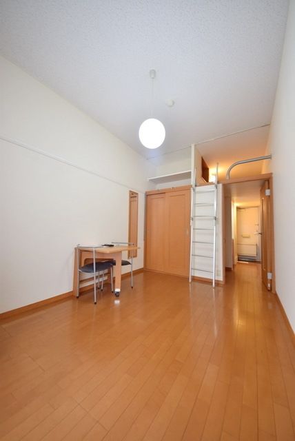 居室・リビング　開放感のある洋室