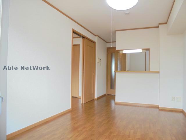 居室・リビング　※同物件別部屋