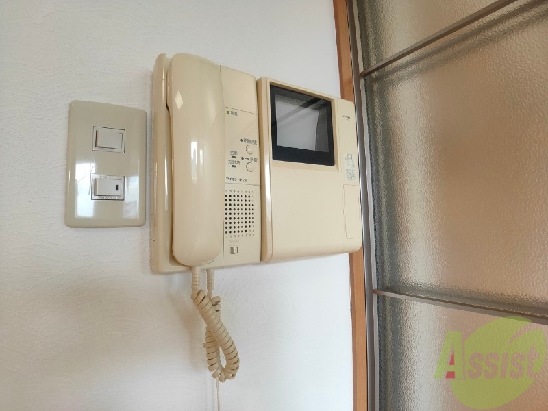 セキュリティ　ＴＶモニター付インターホンです。来客者の顔が見えるので安心！