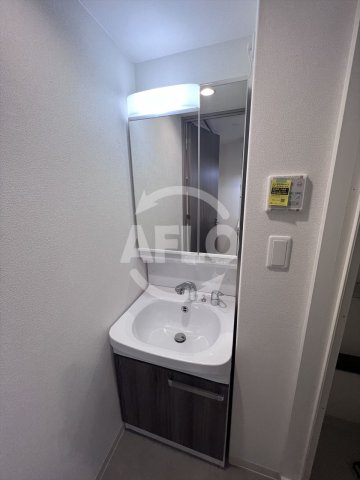 洗面設備　プレサンスOSAKA東中本エシデル　独立洗面台