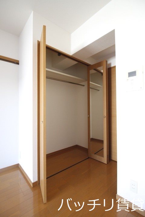 収納　同型タイプの為現状優先