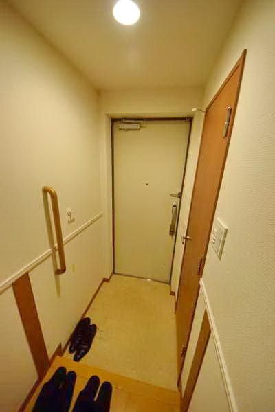 玄関　★ゆとりある玄関スペースです★