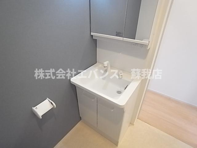 洗面設備　使いやすい独立洗面台です