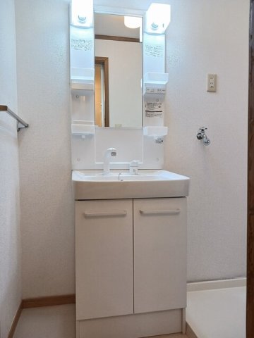 洗面設備　スペースが確保できる洗面所です