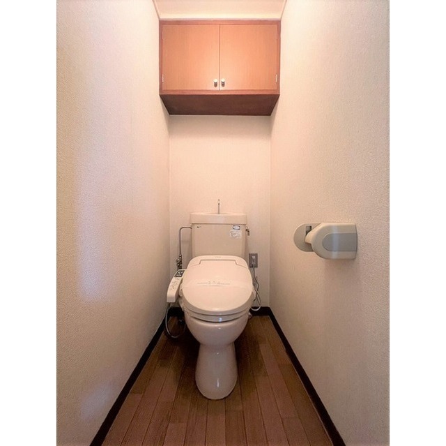 トイレ　温水洗浄便座付きです。