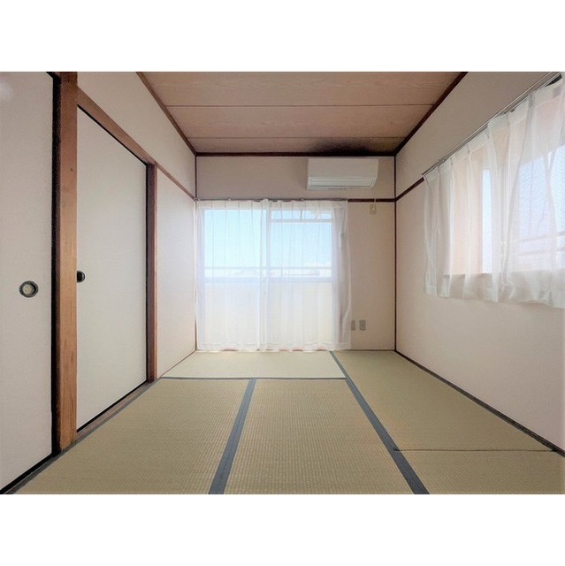 居室・リビング　エアコン設置済み。