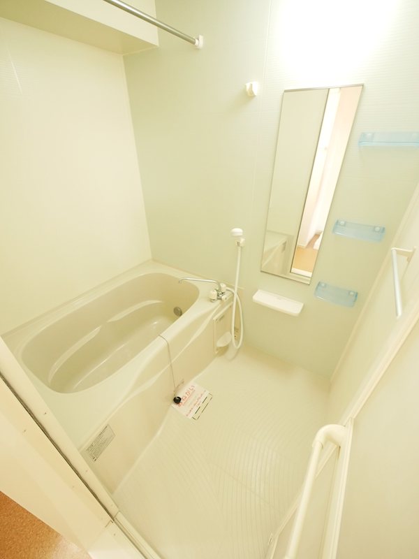 バス・シャワールーム　シャワー・追い焚き給湯