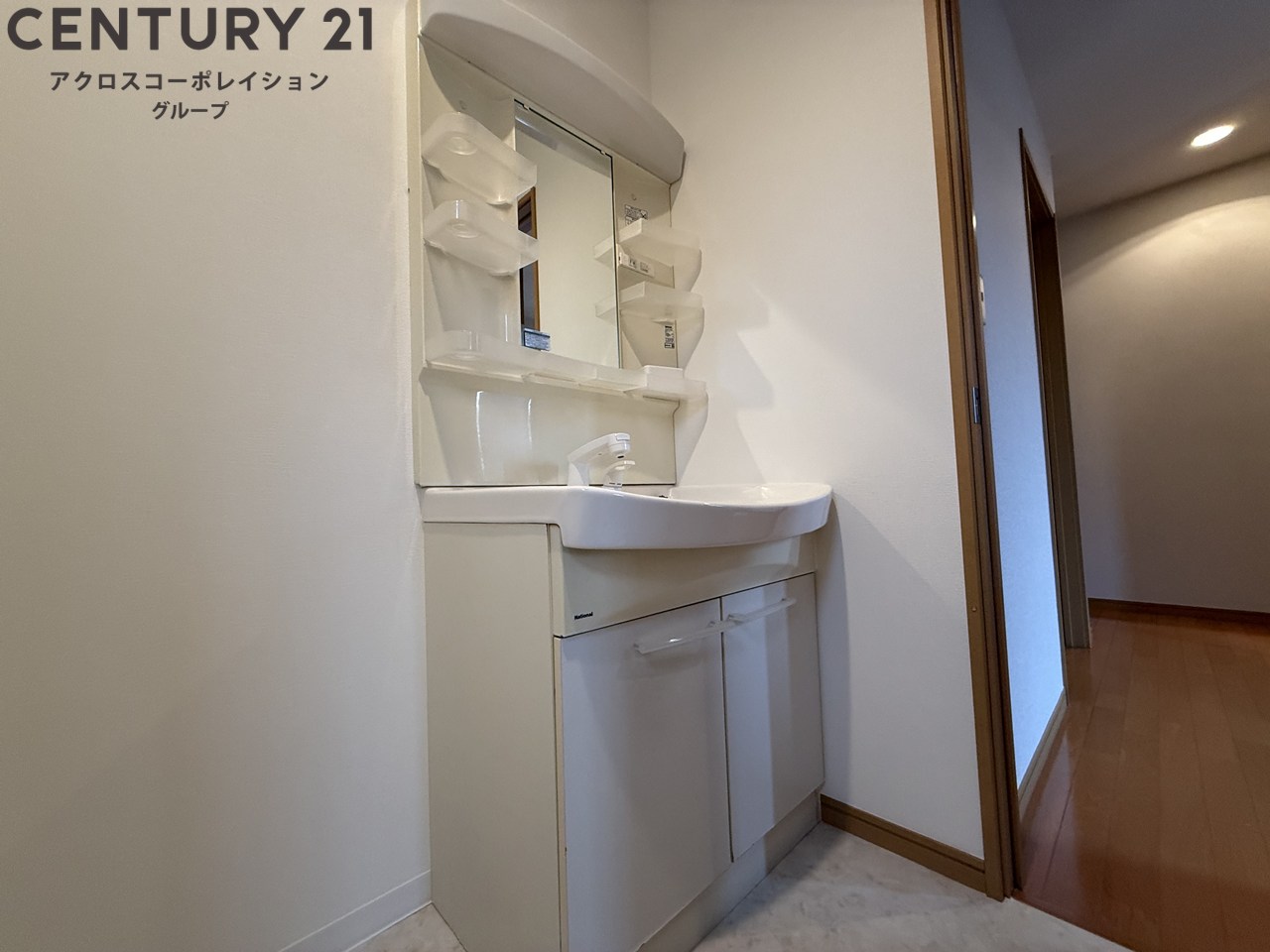 洗面設備　独立洗髪洗面化粧台つきでおすすめです！