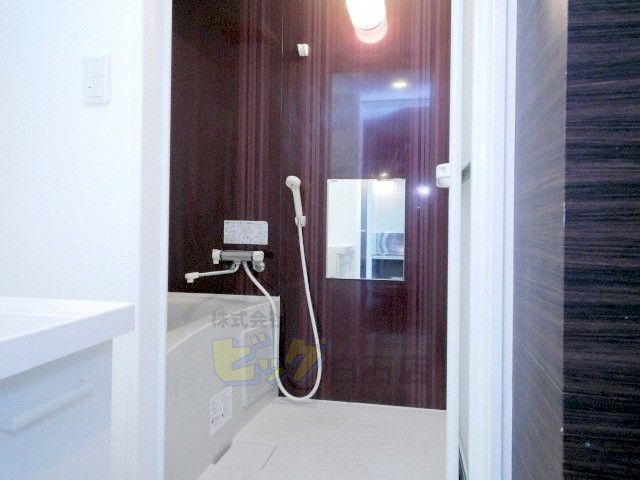 バス・シャワールーム　広々タイプのお風呂です♪