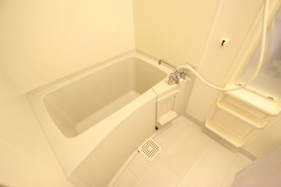 バス・シャワールーム　※別部屋の写真です