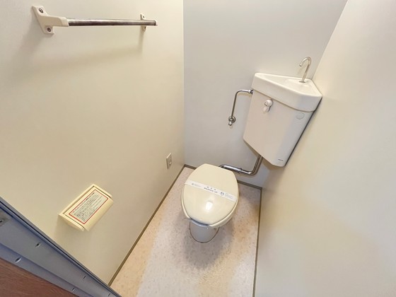 トイレ　※別号室の写真です