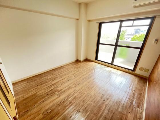 居室・リビング　※別号室の写真です