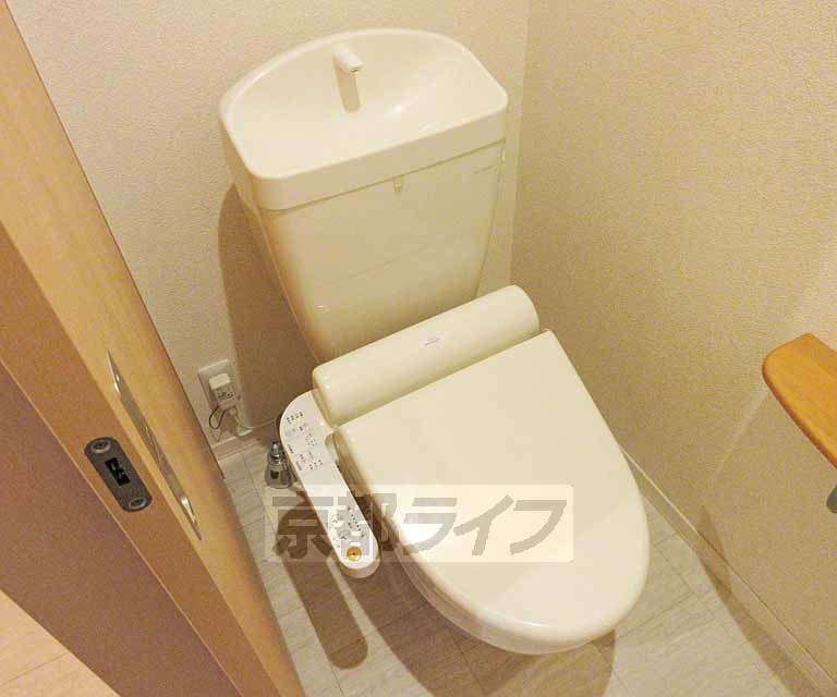 トイレ　ウォシュレット付きです・
