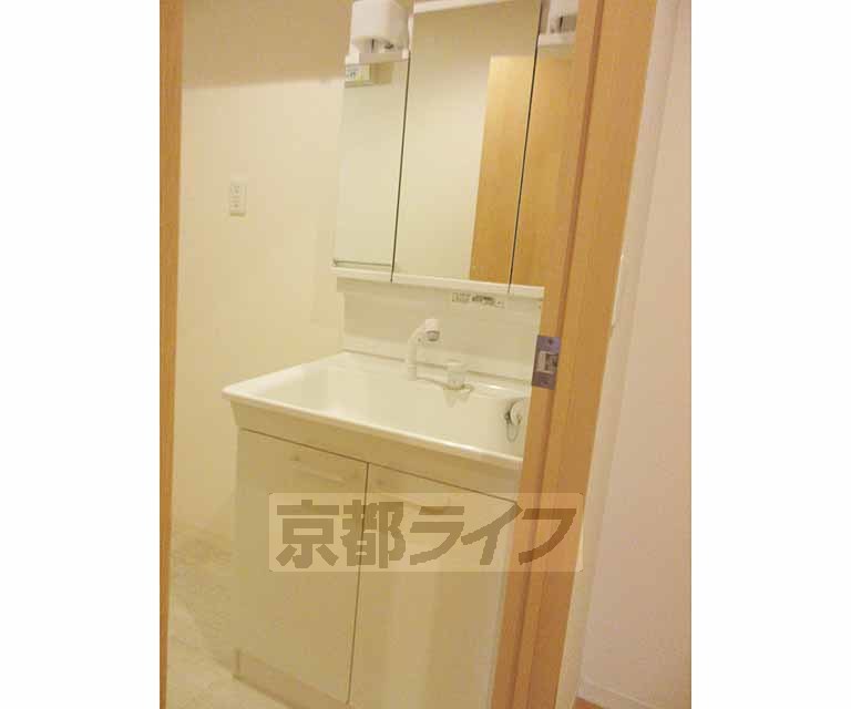 洗面設備　独立洗面台です・