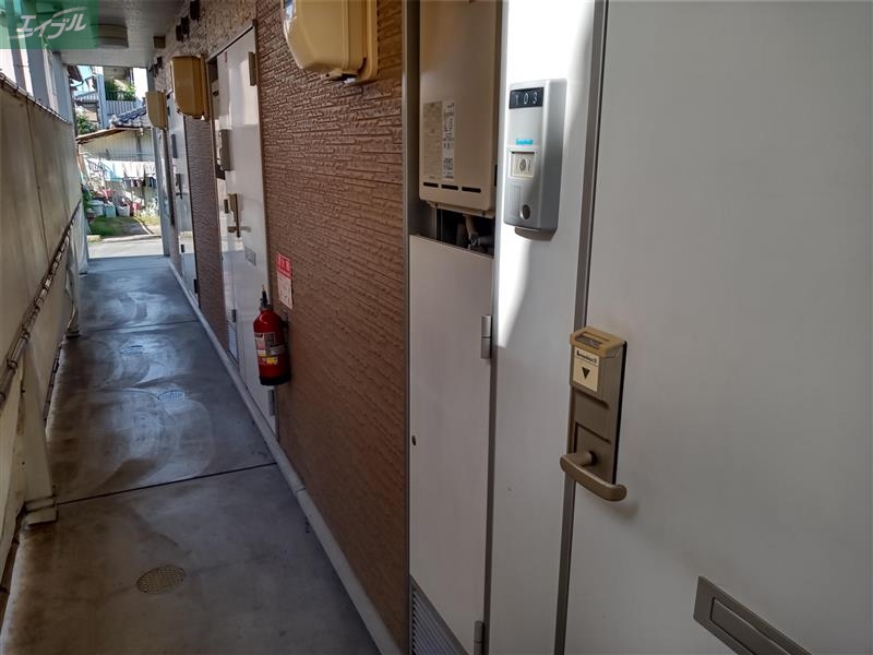 玄関　※写真と現状が異なる場合は現状を優先