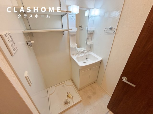 洗面設備　同物件の別部屋になります。