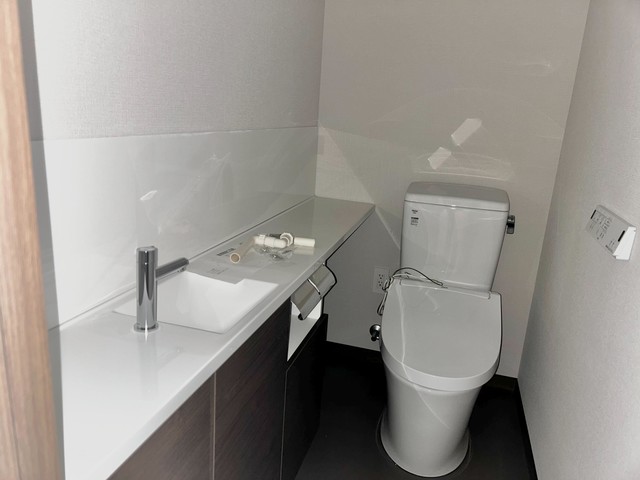 トイレ　※写真は同タイプ住戸です。