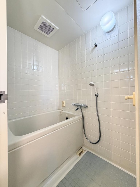 バス・シャワールーム　同一物件、別部屋の写真です。