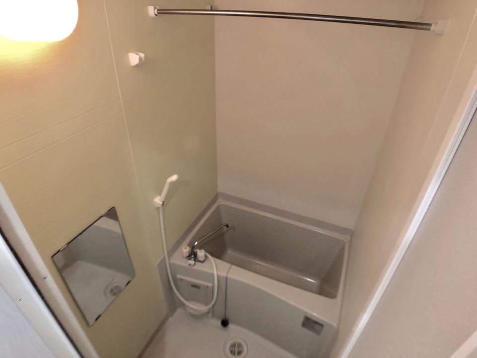 バス・シャワールーム　浴室乾燥機と鏡付です