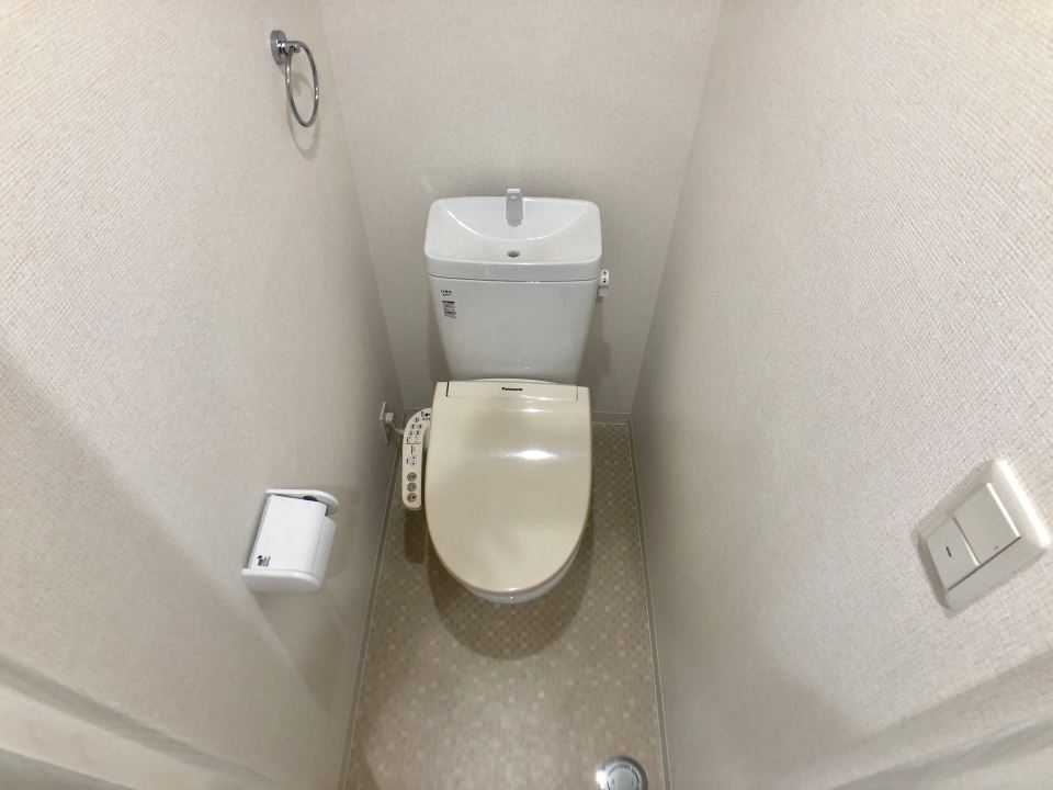 トイレ　温水洗浄便座付です