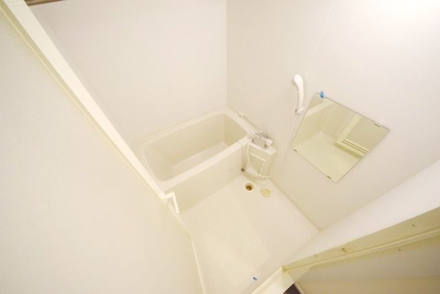 バス・シャワールーム　★浴室乾燥機付の便利なバスルームです★