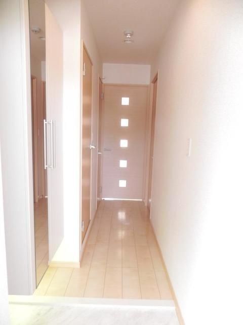 玄関　※別号室参考写真です