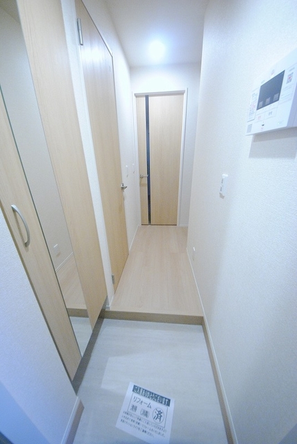 玄関　写真は１０３号室