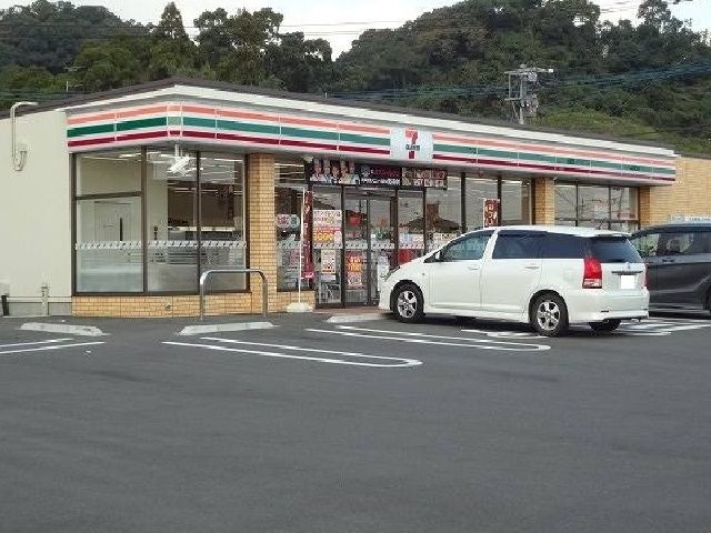 コンビニ　セブンイレブン（コンビニ）まで450m