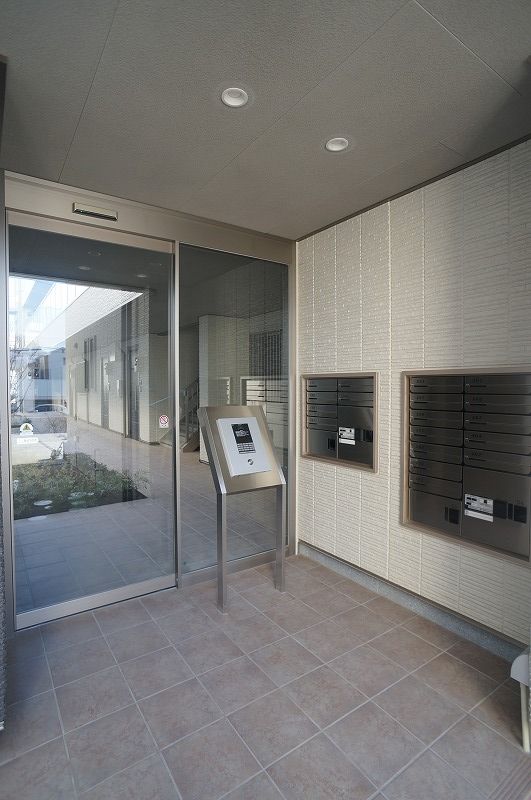 エントランス　共用エントランスは不審者の侵入を未然に防ぐオートロック付き！