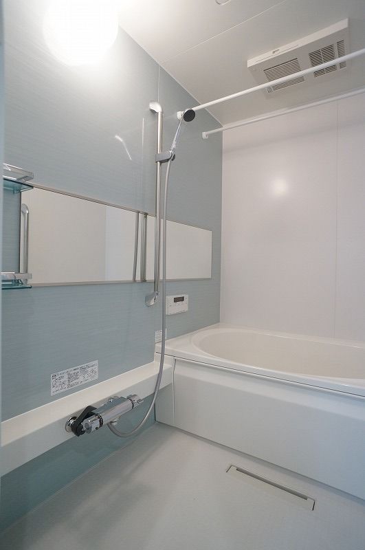 バス・シャワールーム　追い焚き機能・浴室暖房乾燥機付きバスルーム♪お風呂に浸かって