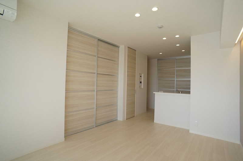 眺望　リビングダイニングキッチンと洋室7帖の間に可動間仕切りがあり